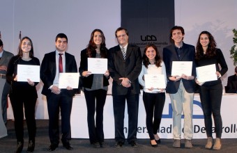 Alumnos y profesores de la Facultad recibieron distinción a la excelencia