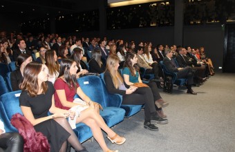 Odontología UDD tituló a estudiantes de diplomados