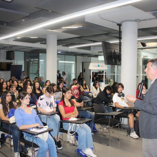Química y Farmacia UDD dio la bienvenida a sus nuevos estudiantes con el seminario “Químicos Farmacéuticos del Futuro”