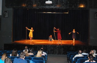 Con obra teatral despiden 2012