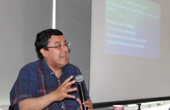 Historiador chileno de la Universidad de Oxford en 5° micrófono de reflexión y “construcción creativa” de la Facultad de Medicina