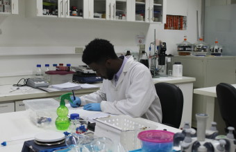 Centro de Química Médica recibe en sus laboratorios a estudiantes extranjeros