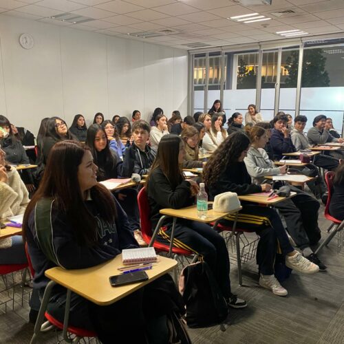 Enfermería UDD dio inicio a curso de Primeros Auxilios con alta convocatoria y excelente evaluación