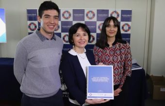 Colegio Médico, Sochinf y UDD presentan documento sobre mitos en torno a migración y salud