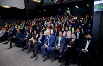 Kinesiología UDD titula a estudiantes de Magíster en Terapia Física y Rehabilitación y Diplomados