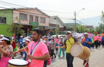 Carreras de Enfermería y Nutrición & Dietética apoyan Caminata del Adulto Mayor en La Granja