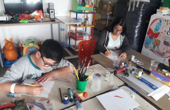 Realizan taller de autorretrato para niños del Hospital Padre Hurtado