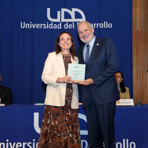 42 docentes de la Facultad de Medicina fueron reconocidos entre los Profesores de Excelencia UDD 2025