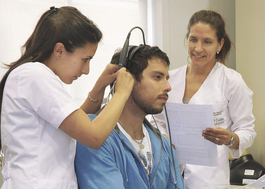 Fonoaudiología UDD realizará Curso Internacional de Planificación en Salud  Pública para el cuidado del oído y la audición - Fonoaudiología