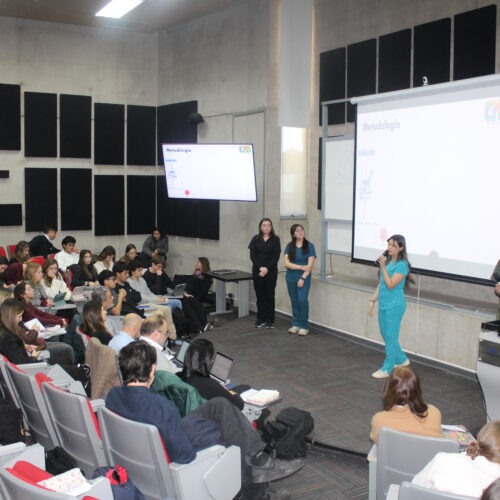 Estudiantes de segundo año de Medicina UDD presentan sus proyectos de investigación biomédica