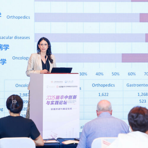 Investigadora UDD participa como conferencista en congreso internacional sobre atención del accidente cerebrovascular en China