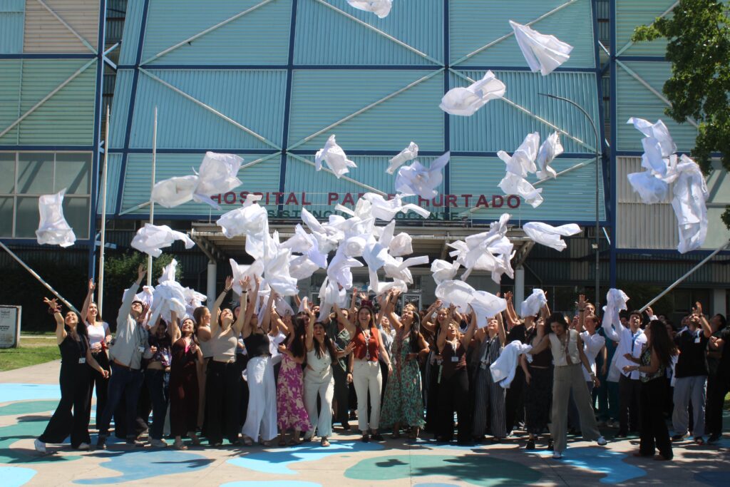 Estudiantes de la Carrera de Medicina UDD en su último día
